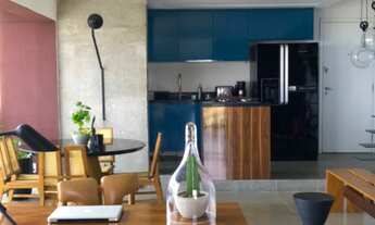 Imagem: Prática e ao lado do metrô