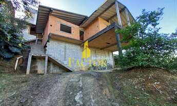 Imagem: Casa inacabada no Bairro das Capitais em