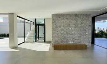 Imagem 4: Casa sobrado á venda com 5 suítes, piscina, elevador condomínio fechado na Zona Sul