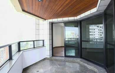 Imagem 2: Apartamento de 210m² com 4 Dormitórios, sendo 2 Suítes em Moema