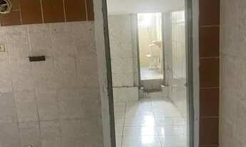 Imagem: Casa próxima do lago japonês