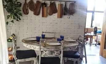 Imagem 3: Casa de condomínio, à venda com 500 m². 4 dormitórios sendo 4 suítes. Repleta de armários!