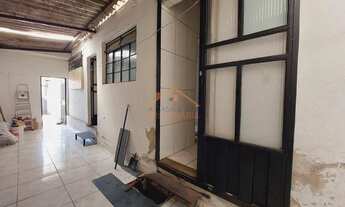 Imagem 4: Casa individual com 2 quartos, sala, cozinha, banheiro, área de serviço, próximo ao Pit St