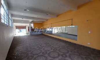 Imagem 4: Prédio em zona comercial da Avenida Agua Fria, com 500m², 3 pavimentos. Loja ao nível da r