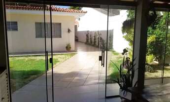 Imagem 7: Casa à venda na Zona 2 Maringá Ampla e bem localizada com 4 Quartos e 2 Suítes