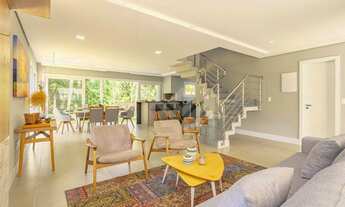 Imagem 3: Casa com 3 suítes, hidromassagem e quintal amplo no bairro Pedra Redonda em Porto Alegre