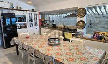 Imagem 7: Casa à beira mar, 300m², à venda com 5 quartos (2 suítes), localizada em Enseada dos Corai