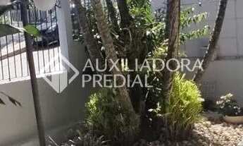 Imagem 2: Residência com 4 dorm sendo 1 suíte, edícula com área gourmet, 5 vagas