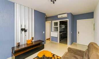 Imagem 2: Apto 2 dorms na Carlos Gomes, lareira, sacada, fica mobiliado e 1 vaga escriturada!