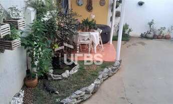 Imagem 2: SOBRADO PISO INFERIOR CASA PRINCIPAL COM TRES QUARTOS, PISO SUPERIOR UM APARTAMENTO DE TRE