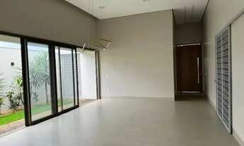 Imagem 6: Casa de condomínio para aluguel tem 230 metros quadrados com 4 quartos