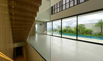 Imagem 5: Novíssima, arquitetura única e vista permanente para a reserva ambiental!