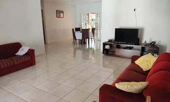 Imagem 7: Casa de condomínio para venda tem 800 metros quadrados com 4 quartos