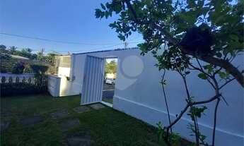 Imagem 4: Casa em estilo moderno., com 6 quartos e 4 vagas. Churrasquira e piscina