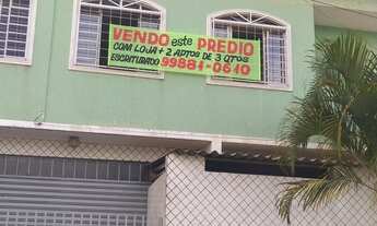 Imagem: Prédio com loja e dois Apartamentos de