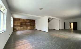 Imagem 3: Casa duplex de 3 quartos no centro, perfil residencial ou comercial