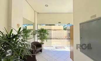 Imagem 4: Apartamento em Porto Alegre, no bairro Teresópolis, com 2 dormitório(s), e 2 banheiros, à