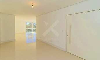 Imagem 2: Amplo Apartamento em frente Veleiros do Sul