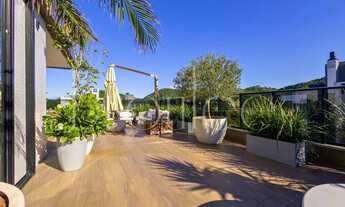 Imagem 2: COBERTURA TRIPLEX FINAMENTE MOBILIADA COM GARDEN E PISCINA PRIVATIVA NA PRAIA BRAVA DE ITA