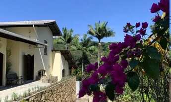 Imagem 4: Casa que combina estilo rústico ao moderno! Em condomínio com toda infraestrutura!