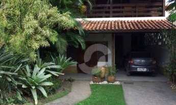 Imagem: Linda Casa de 5 Quartos com Piscina em Condomínio