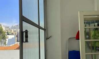 Imagem 4: Apartamento na rua da faculdade mackenzie. Dois dormitórios, sacada, sala, banheiro, lavan