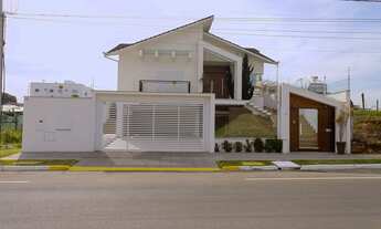 Imagem 2: Casa à venda, DE ALTO PADRÃO com 3 suítes e piscina decorada e mobiliada no bairro INSS