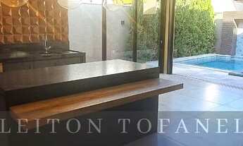 Imagem 4: Excelente Casa para venda possui 285 metros quadrados com 4 quartos 4 suítes Varanda Gourm