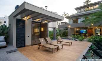 Imagem 2: 07 suítes privativas-831 metros quadrados de terreno e 739,50 metros quadrados de a.constr