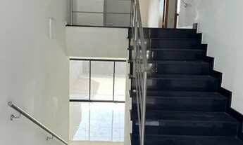 Imagem 2: Casa de condomínio sobrado para venda tem 220 metros quadrados com 3 quartos