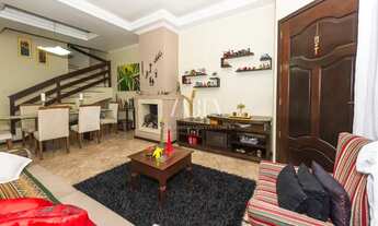 Imagem 6: Casa em frente a praça