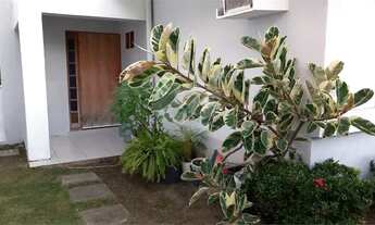 Imagem 2: Casa em estilo moderno., com 6 quartos e 4 vagas. Churrasquira e piscina