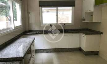 Imagem 12: Casa com 315m² de área construida com quatro quartos sendo 2 suítes e 2 demi-suites no Con