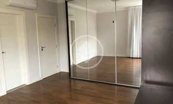 Imagem 7: Casa com 315m² de área construida com quatro quartos sendo 2 suítes e 2 demi-suites no Con