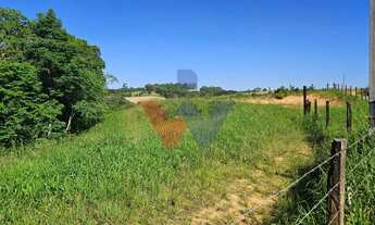 Imagem: Refúgio de 4.397 m em Contenda Terreno