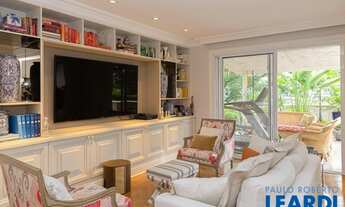 Imagem: CASA ASSOBRADADA - PACAEMBÚ - SP