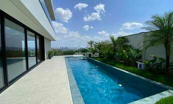 Imagem 2: Novíssima, arquitetura única e vista permanente para a reserva ambiental!