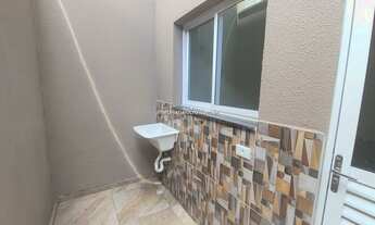 Imagem 4: Com suíte e amplo quintal! Planta quadrada! Próximo ao Parque Ipiranguina e Supermercado N