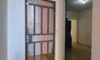 Imagem 2: Casa individual com 2 quartos, sala, cozinha, banheiro, área de serviço, próximo ao Pit St