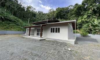 Imagem 2: Casa em meio a natureza