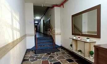 Imagem 2: Apartamento JK, a poucos metros da Redenção. Condomínio com 2 elevadores, portaria 24h e c