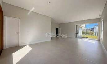 Imagem 2: CASA DESLUMBRANTE COM 4 SUÍTES E 3 VAGAS ESPERANDO POR VOCÊ!