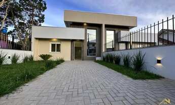 Imagem: Duas casas de três dormitórios sendo um