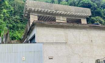 Imagem 2: Casa em construção com galpão já pronto