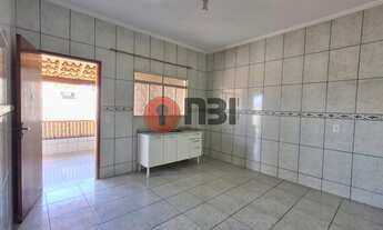 Imagem 5: Casa com piscina para locação no P.Q Res. Atlântica-sala-cozinha-3 quartos-suíte