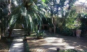 Imagem 5: Casa na Cidade Jardim em rua fechada com 4 dormitorios e 3 vagas de garagem