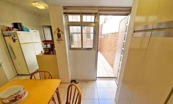 Imagem 4: Casa em frente a um dos vértices da Praça Louveira