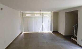 Imagem 5: Casa com três suítes, 200 m² privativos, alto padrão de construção e detalhes nos acabamen