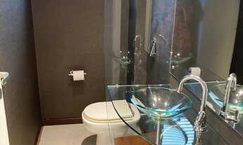 Imagem 3: Apto de frente semi mobiliado, com sala de jantar completa, painel para TV, sacada fechada