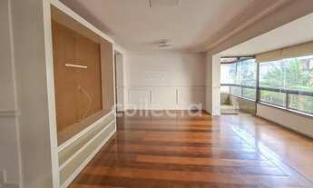 Imagem 3: Edifício elegante em rua prática